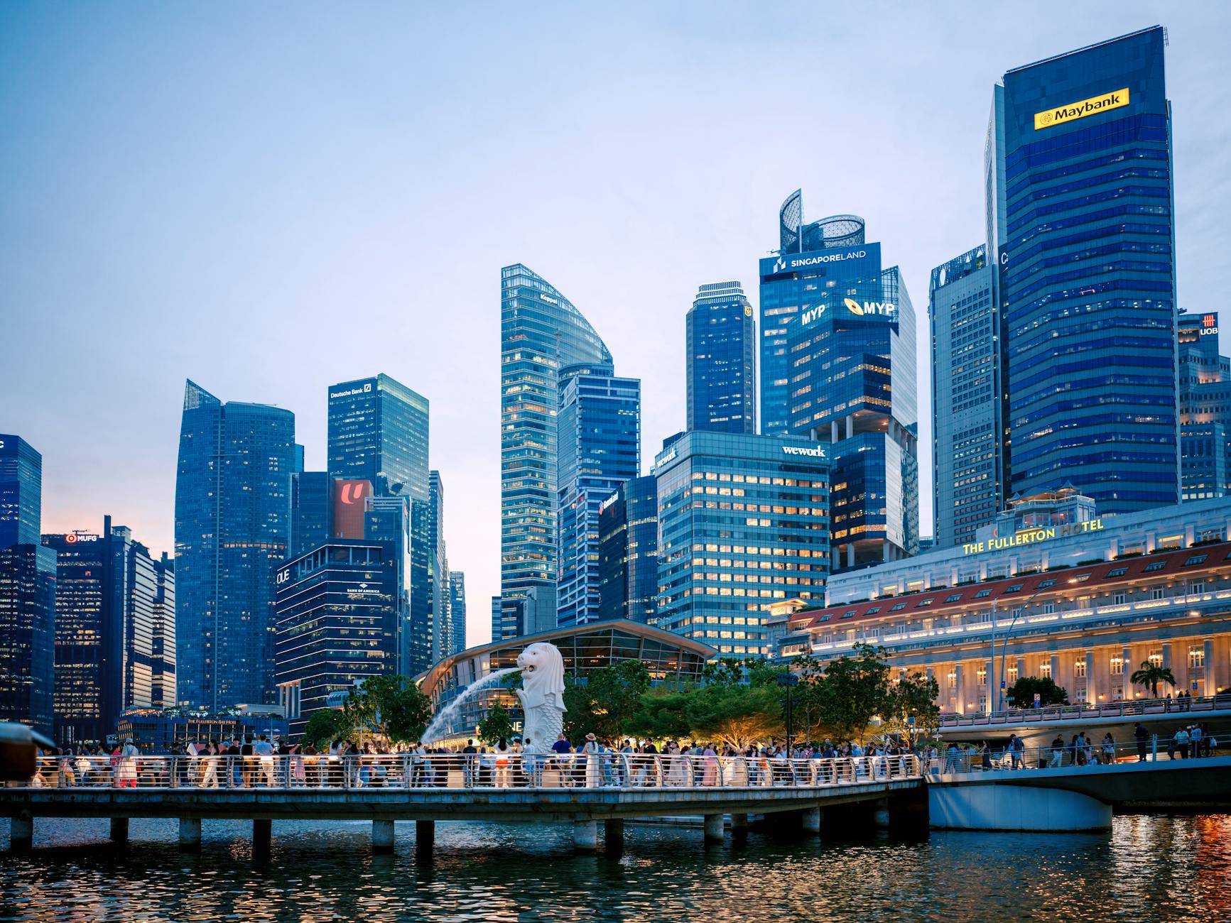 singapore skyline at dusk with merlion and skyscrapers